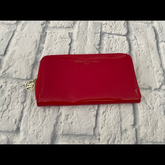 Adrienne Vittadini red patent zip around wallet - Picture 1 of 6